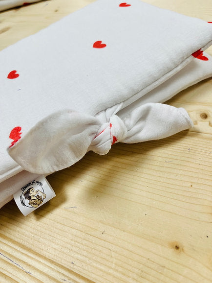 Protège carnet de santé coeurs rouges