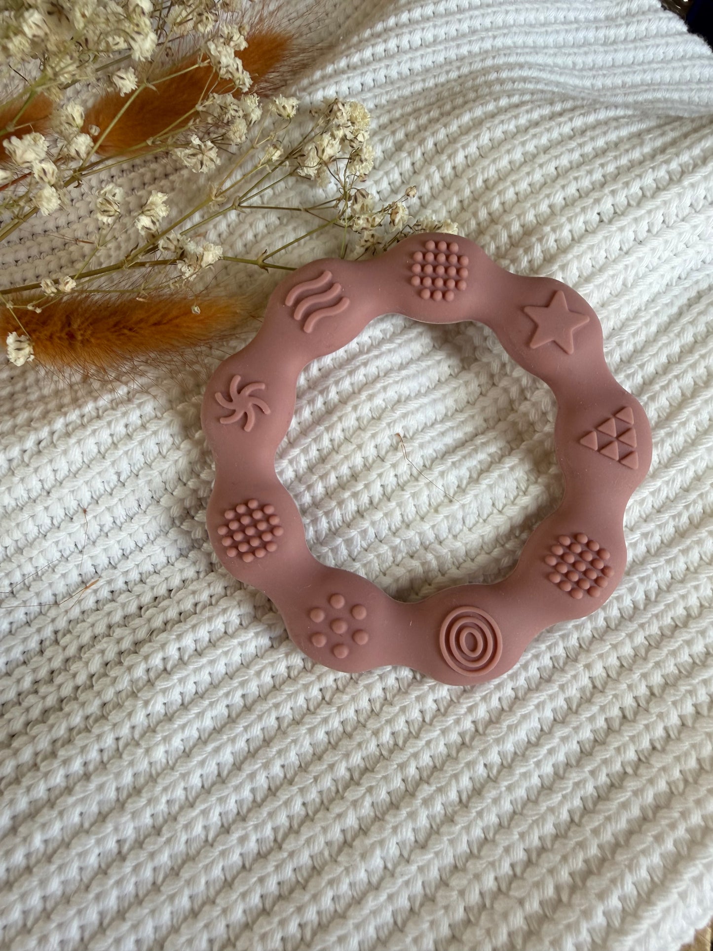 Jouet en silicone rond rose sucré