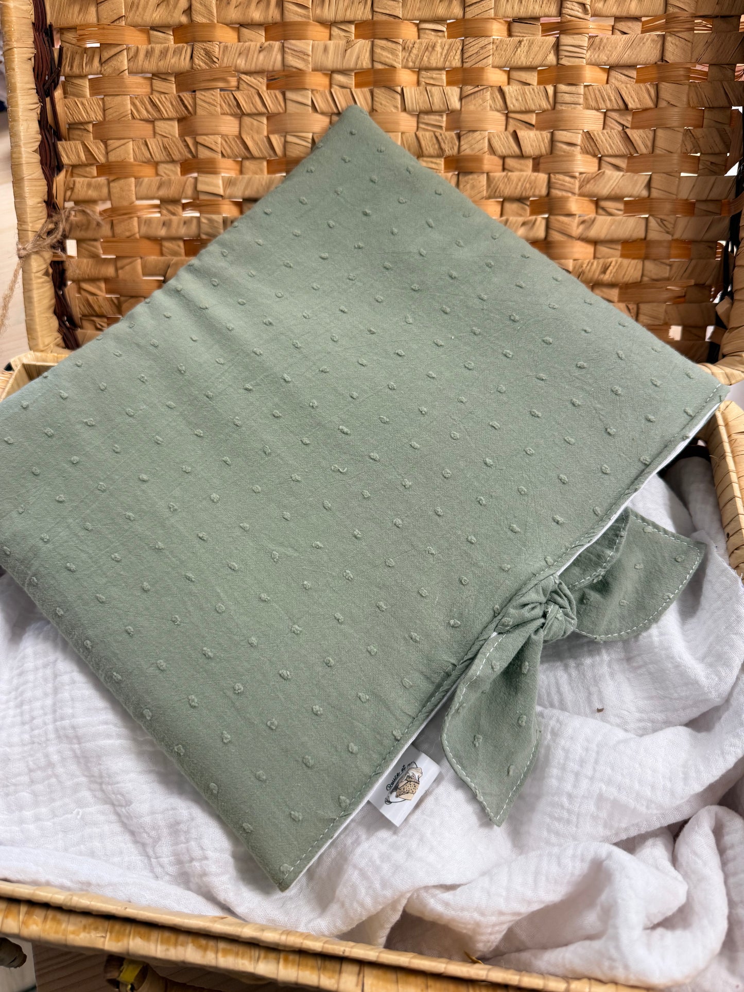 Pochette à livre broché plumetis sauge