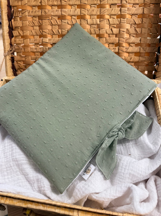 Pochette à livre broché plumetis sauge